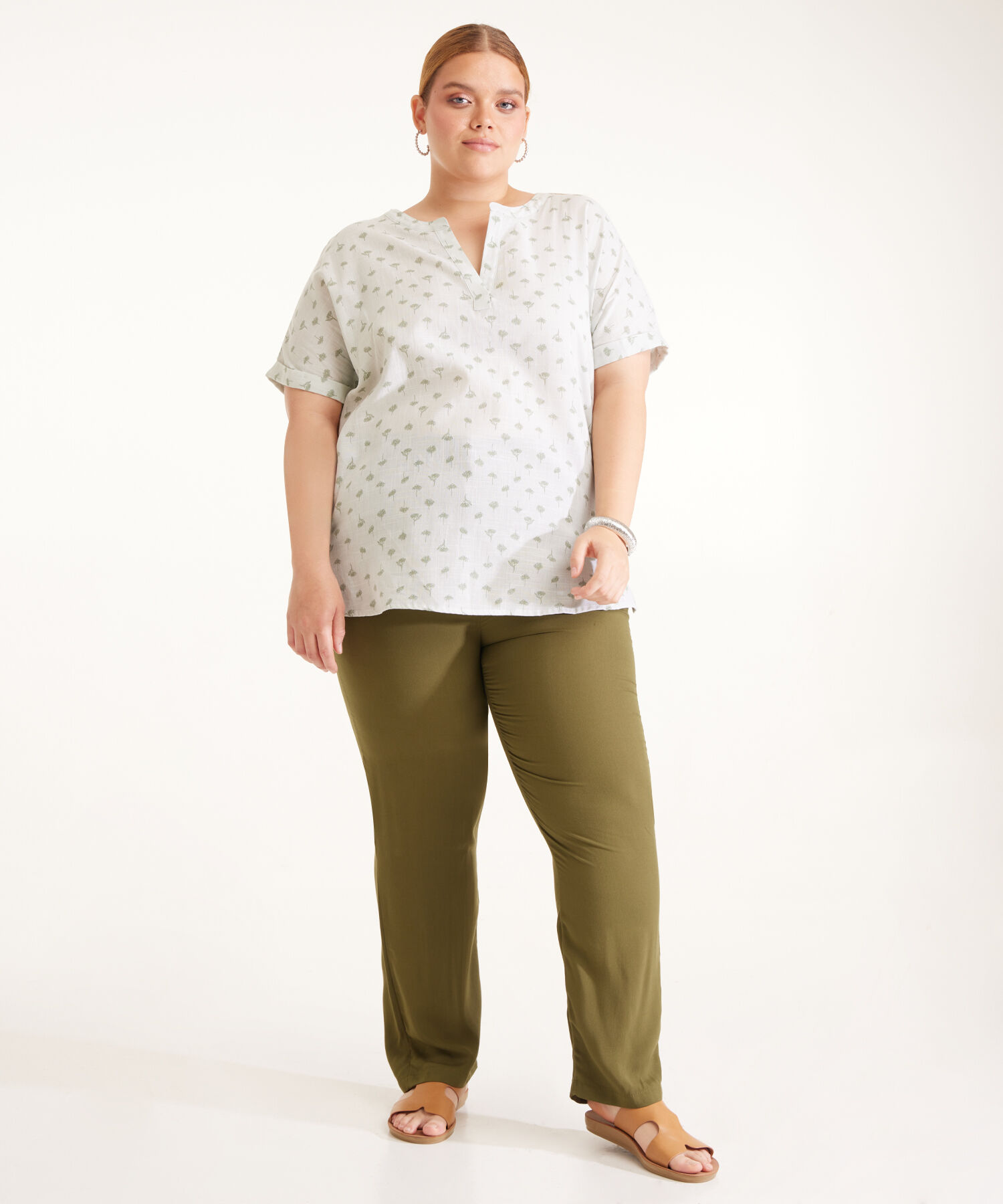 Blusa Estampada Manga Corta Con Guardapolvo, Cuello Redondo, Cuello En V Y Corte En Espalda Con Recogido Leve