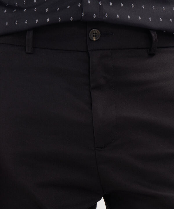 Pantalon Chino Unicolor Silueta Regular Fit image number null