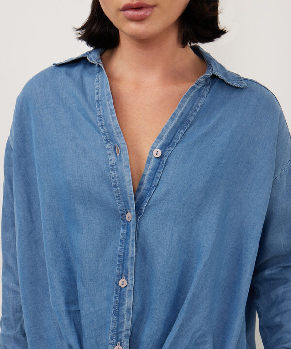 Camisa Camisa Con Entorche En Delantero Tono Medio Claro image number null