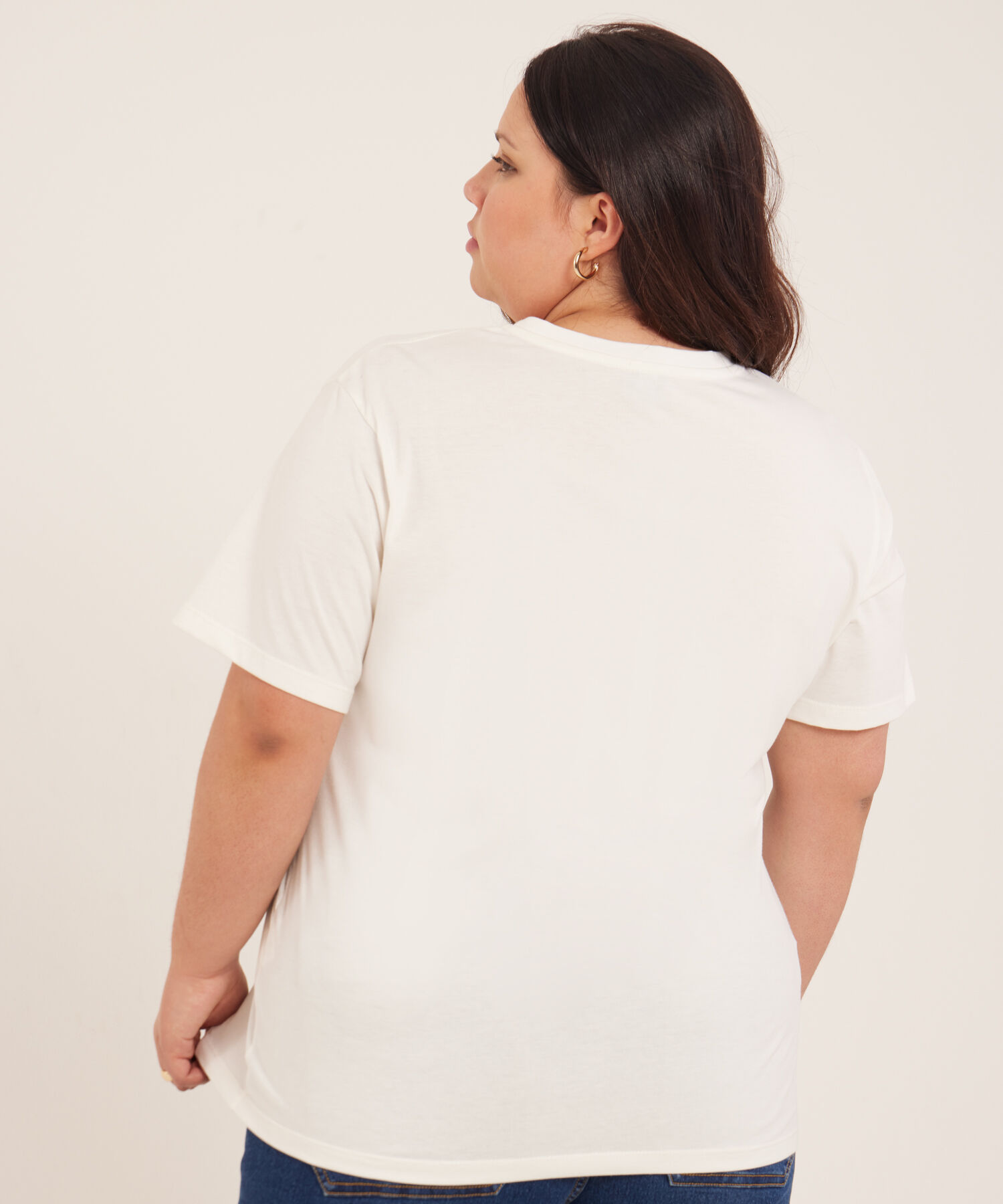Camiseta Con Screen Y Bordado
