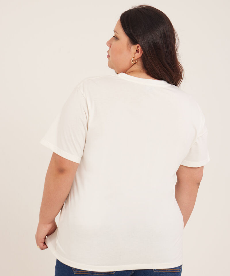 Camiseta Con Screen Y Bordado