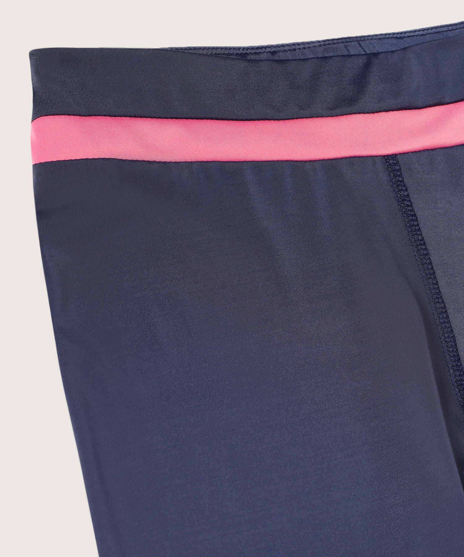 Leggings Corto Con Cortes