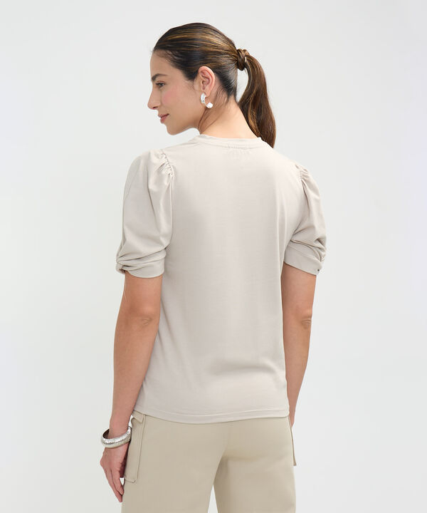 Camiseta con Anudado