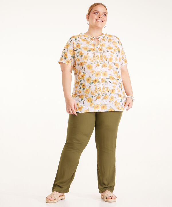 Blusa Estampada Cuello Neru Con Cordón De Amarre