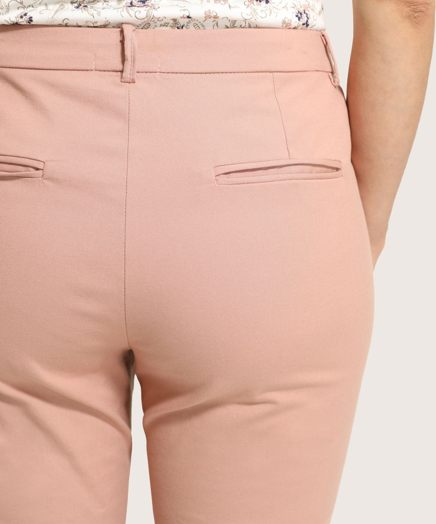 Pantalon Capri Bolsillos