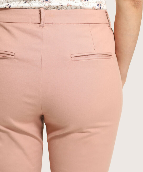 Pantalon Capri Bolsillos