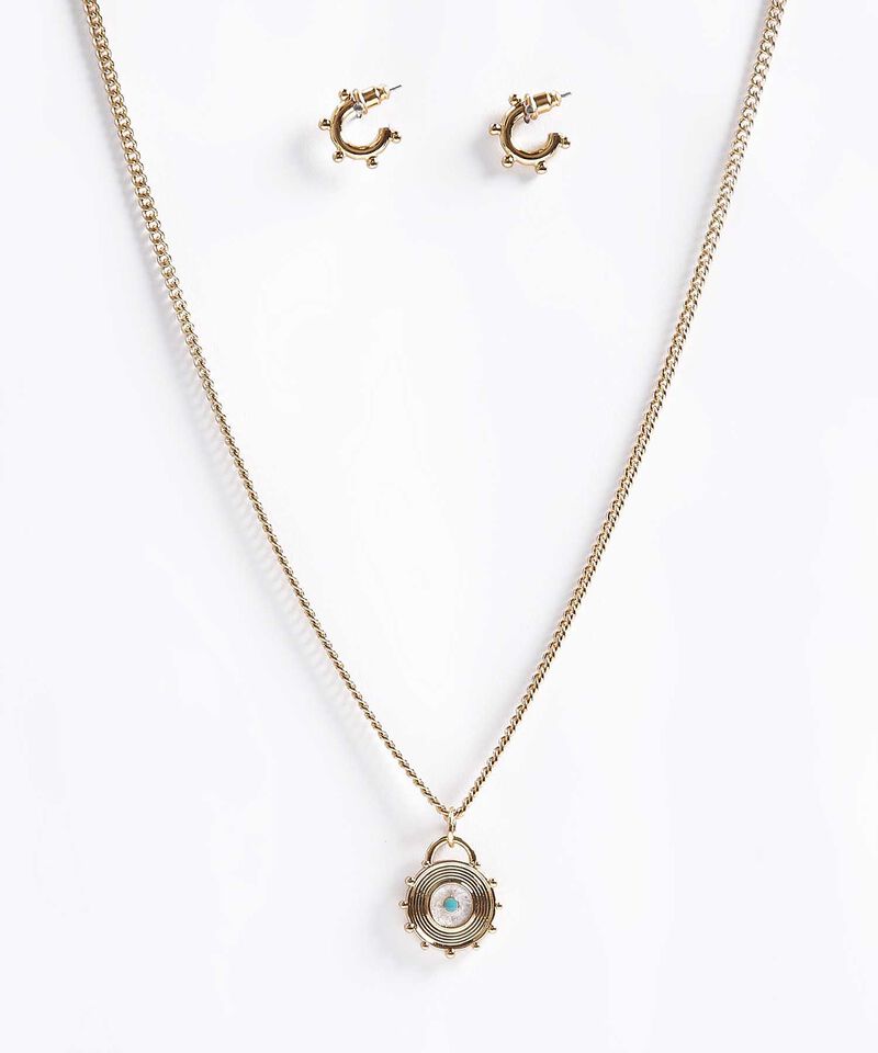 Set de Accesorios Dorados con Dije