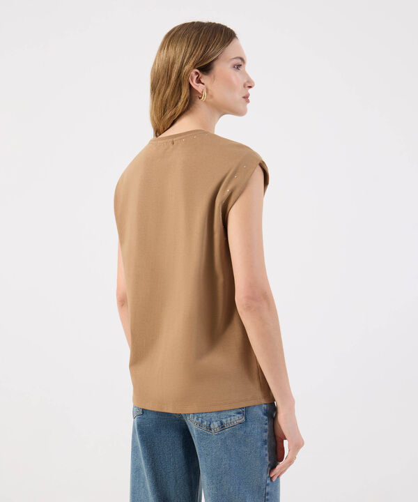 Camiseta Para Mujer con Hombro Caído y Tachuelas