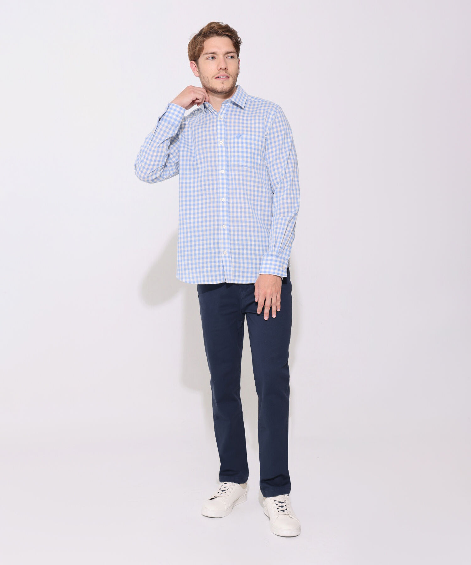 Camisa Preteñida Manga Larga Con Bolsillo Y Silueta Regular Fit