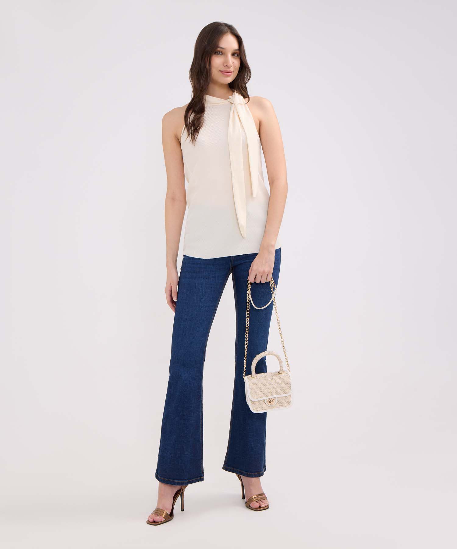 Blusa Unicolor Plizada Con Corbata