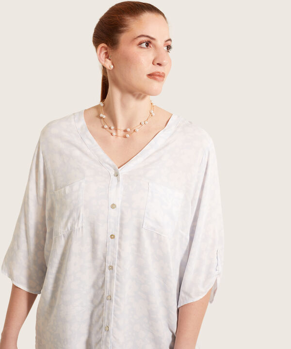 Blusa Manga 3/4 Estampada Con Botonadura Y Charretera En Mangas