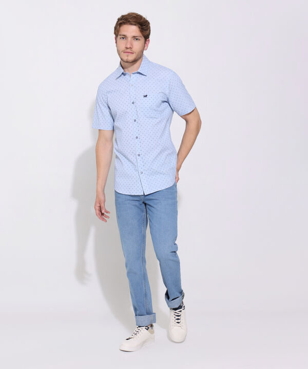 Camisa Estampada Manga Corta Con Bolsillo Y Silueta Slim Fit