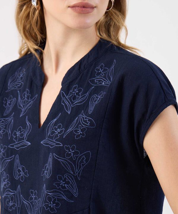 Blusa De Mujer Bordada Escote V Y Manga Corta Casual image number null