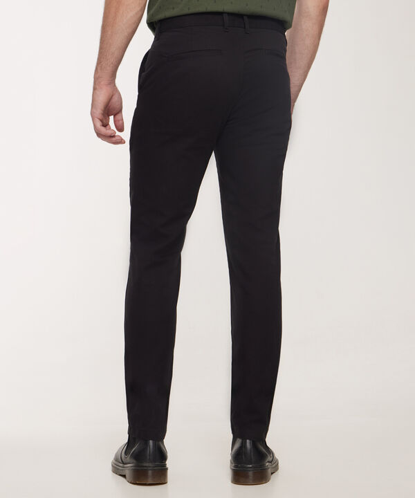 Pantal&oacute;n Chino Unicolor, Silueta Slim Fit