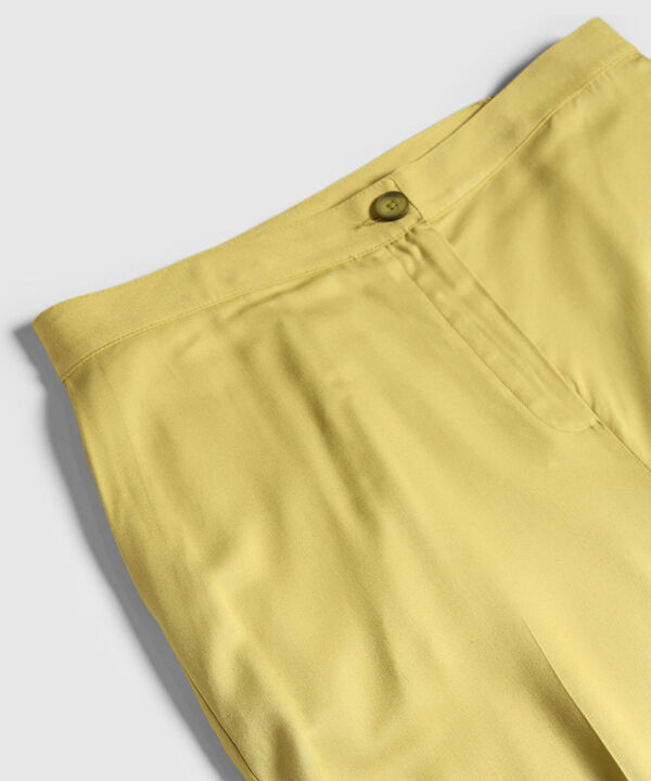 Pantalón Amplio Con Quiebre image number null