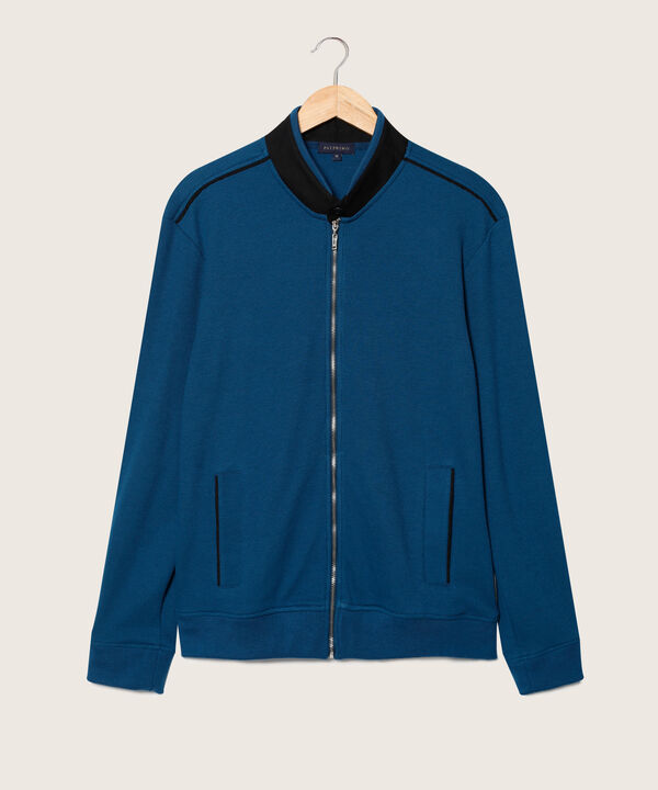 Buzo Abierto Tipo Bomber, Cuello Nerú, Bolsillos Ribete Laterales, Puños Tejidos Y Detalles En Hombros