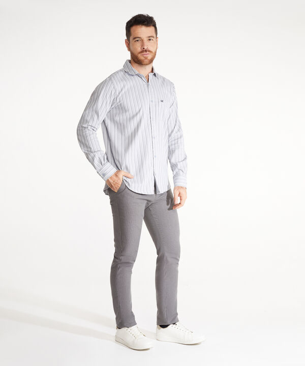 Camisa Preteñida, Manga Larga Con Bolsillo Y Silueta Regular Fit