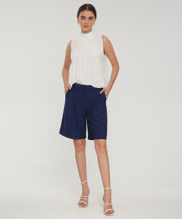 Bermuda De Mujer De Corte Amplio Pliegues Frontales image number null