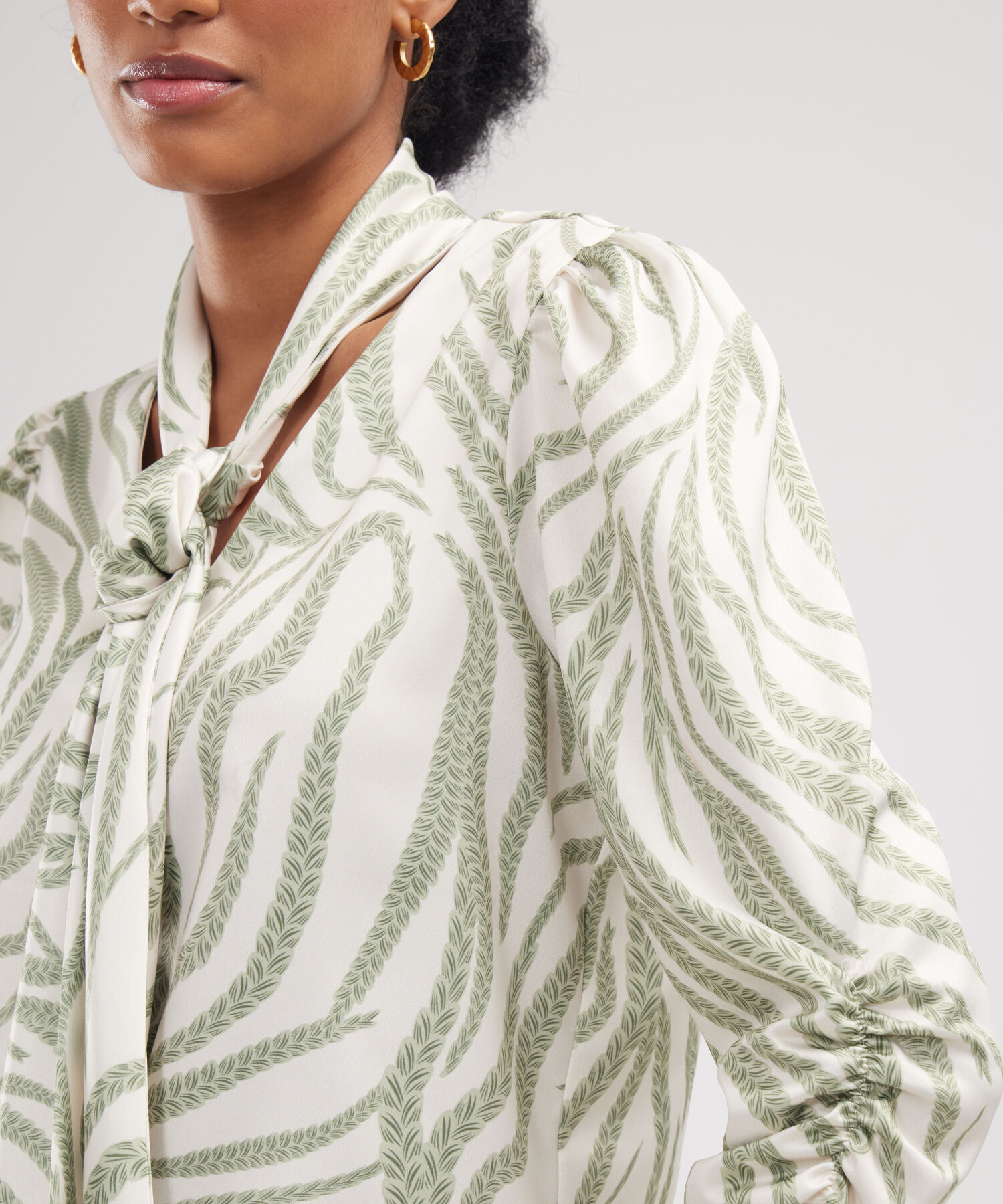 Blusa Estampada Con Cuello Removible