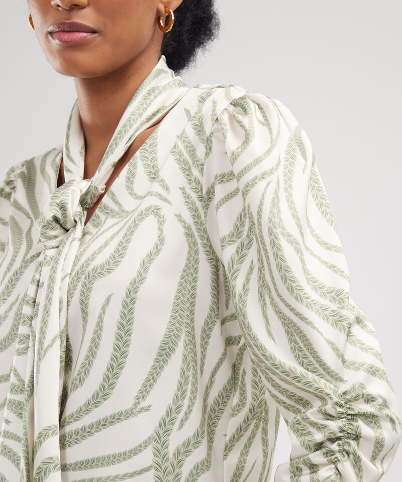 Blusa Estampada Con Cuello Removible
