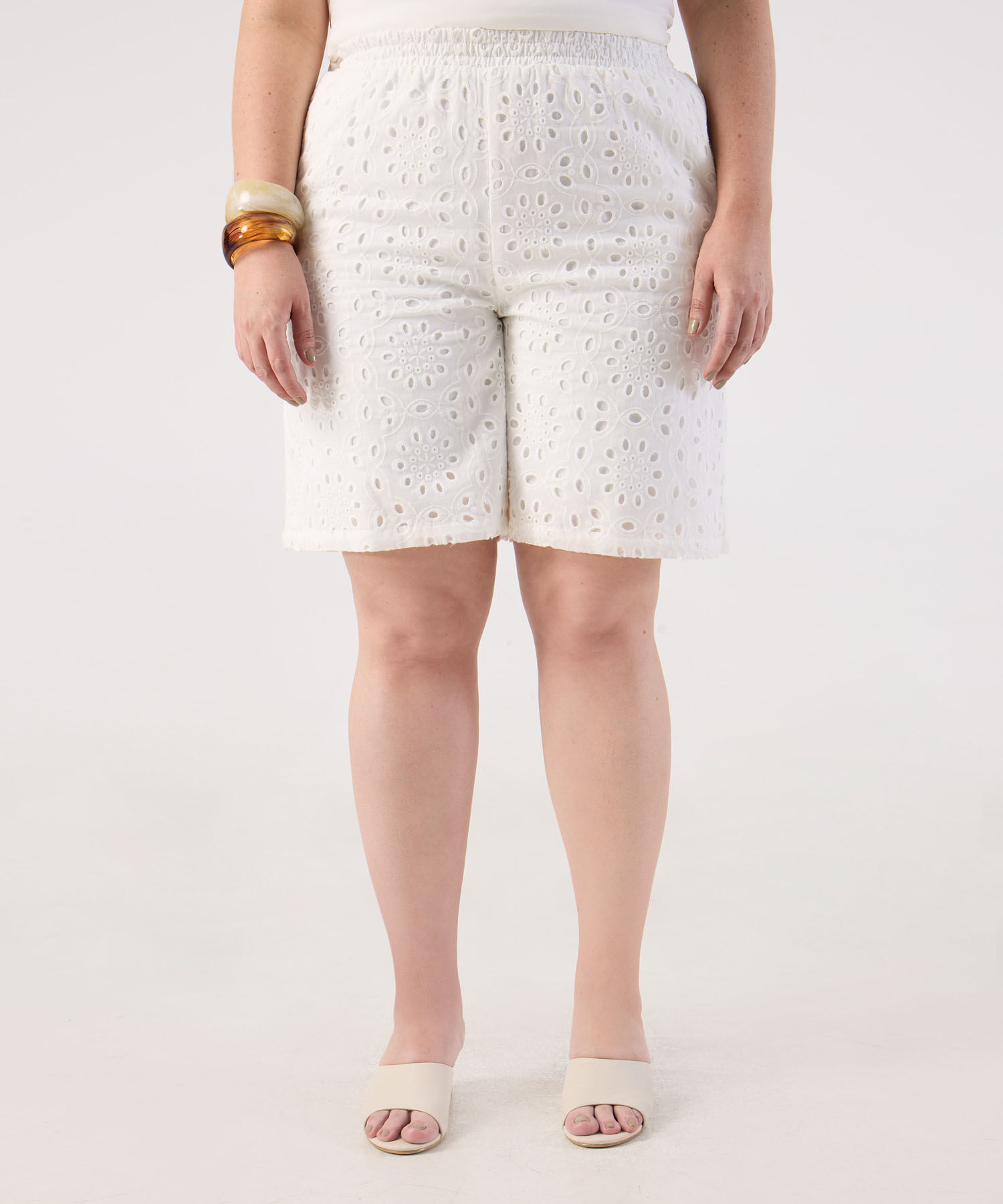 Bermuda con Bordado Suizo y Pretina El&aacute;stica Para Mujer Curvy