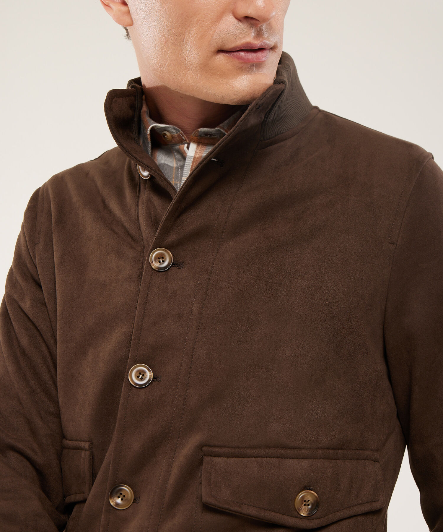 Chaqueta En Suede Manga Larga Cuello Alto Combinación Rib Botones En Frente