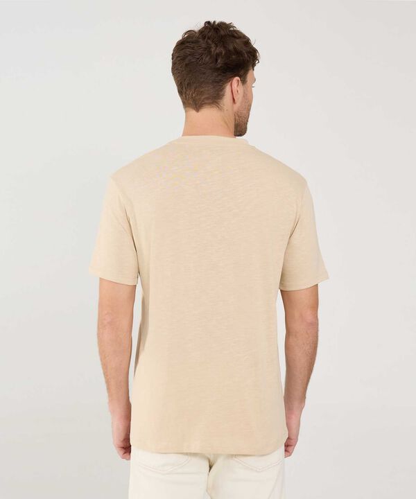 Camiseta con Bordado