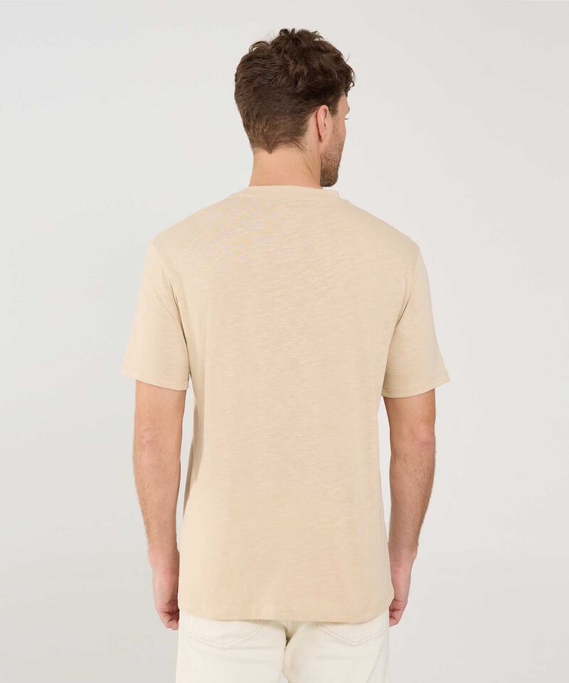 Camiseta con Bordado