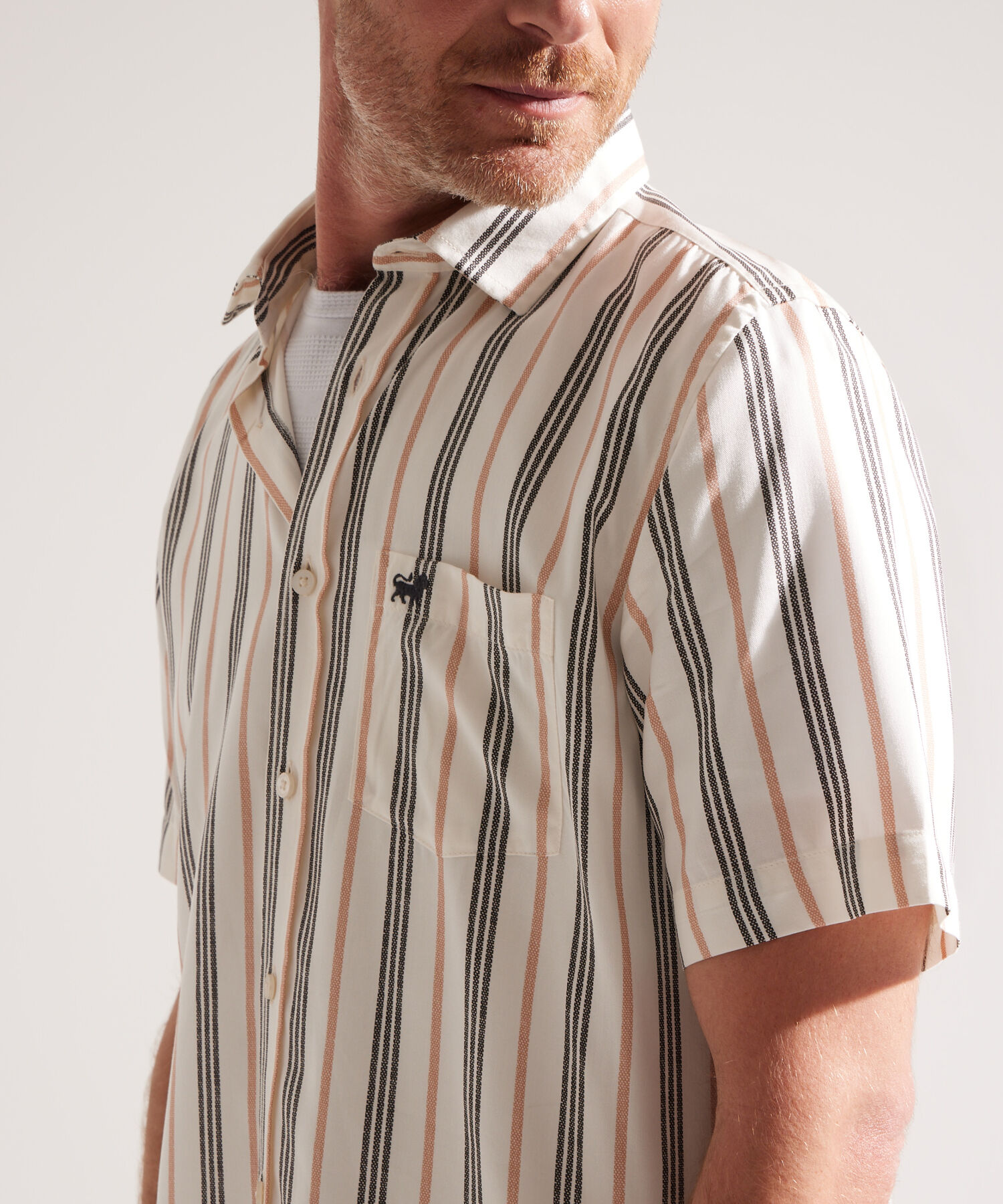 Camisa a Rayas con Bolsillo