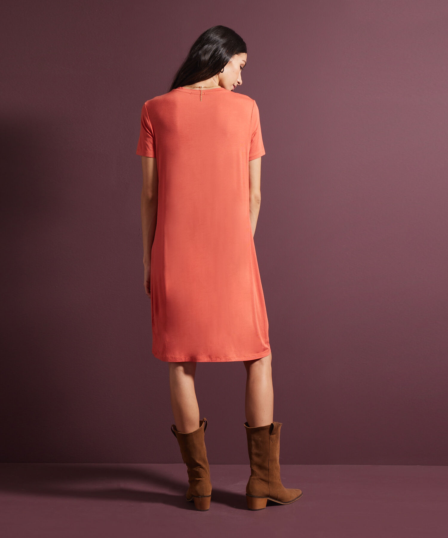 Vestido Unicolor Manga Corta, Cuello Redondo Con Silueta Fluida