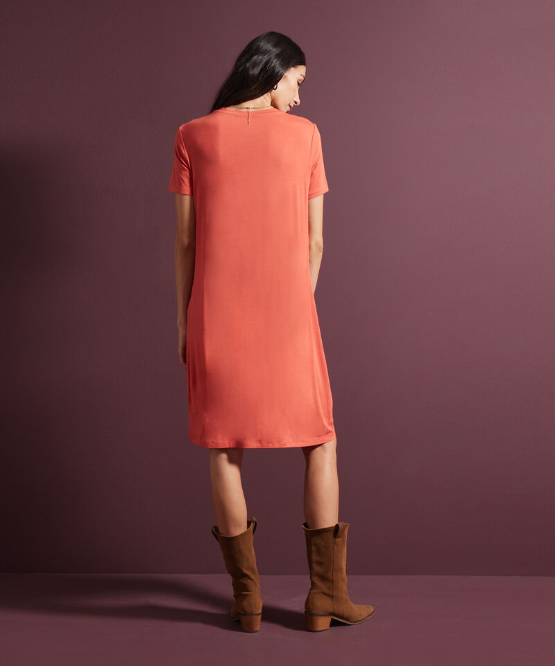 Vestido Unicolor Manga Corta, Cuello Redondo Con Silueta Fluida