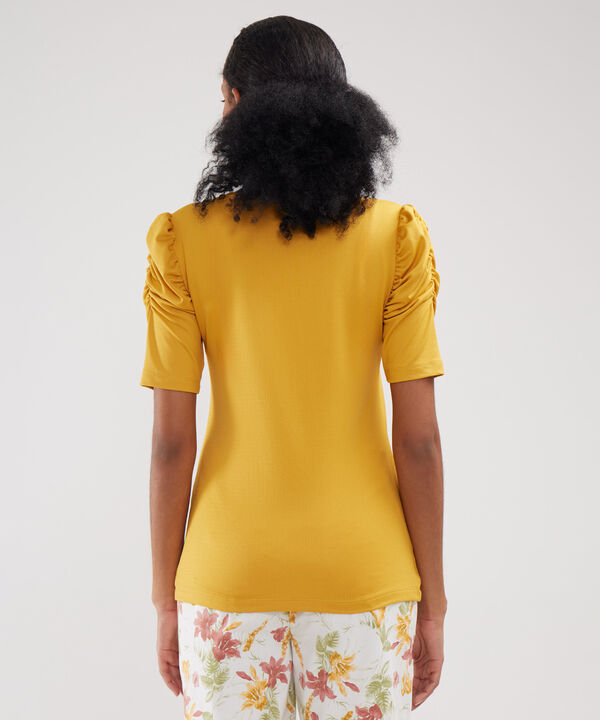 Camiseta Con Ruche En Manga