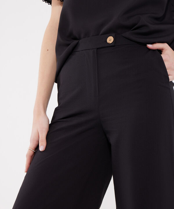 Pantalón Unicolor Con Botonadura Cruzada