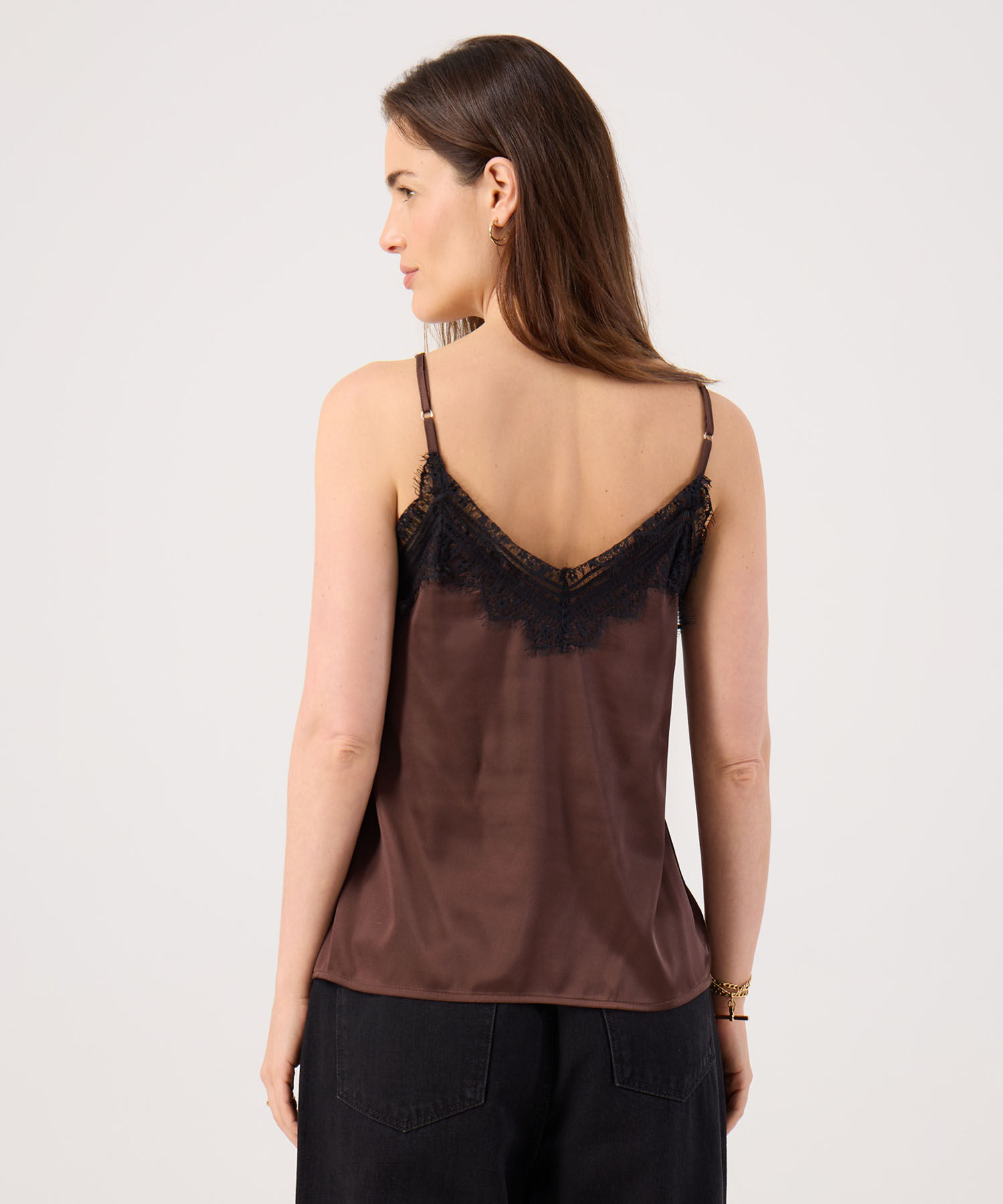 Top Lencero Con Detalle En Cuello