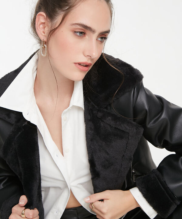 Chaqueta Con Pelo En Mangas Y Cuello Tipo Biker