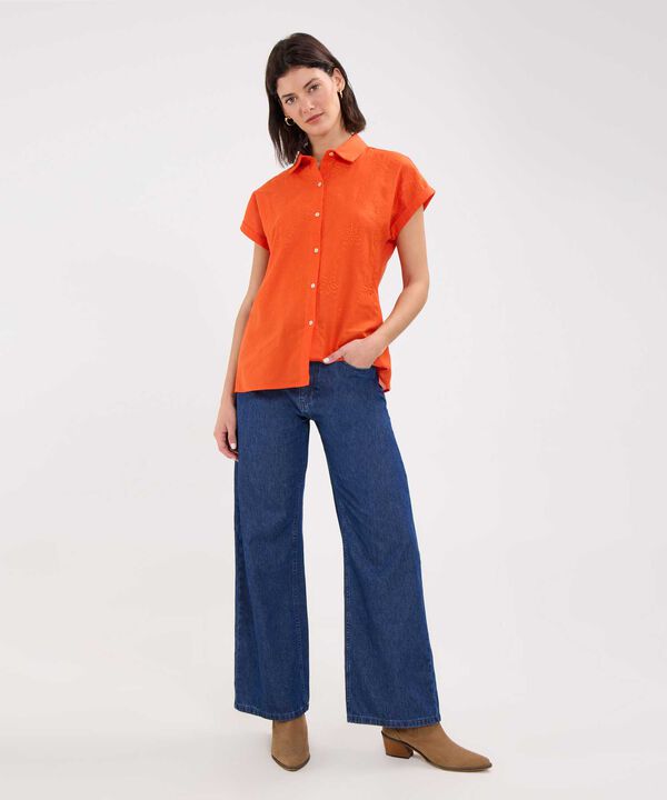 Camisa con Bordado Floral image number null