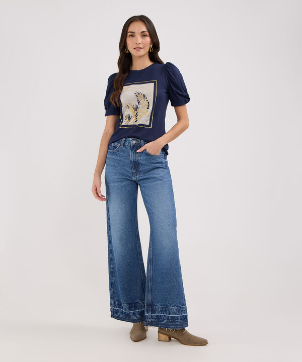 Camiseta Escote Redondo Con Detalle En Manga Y Estampado Screen En Frente image number null
