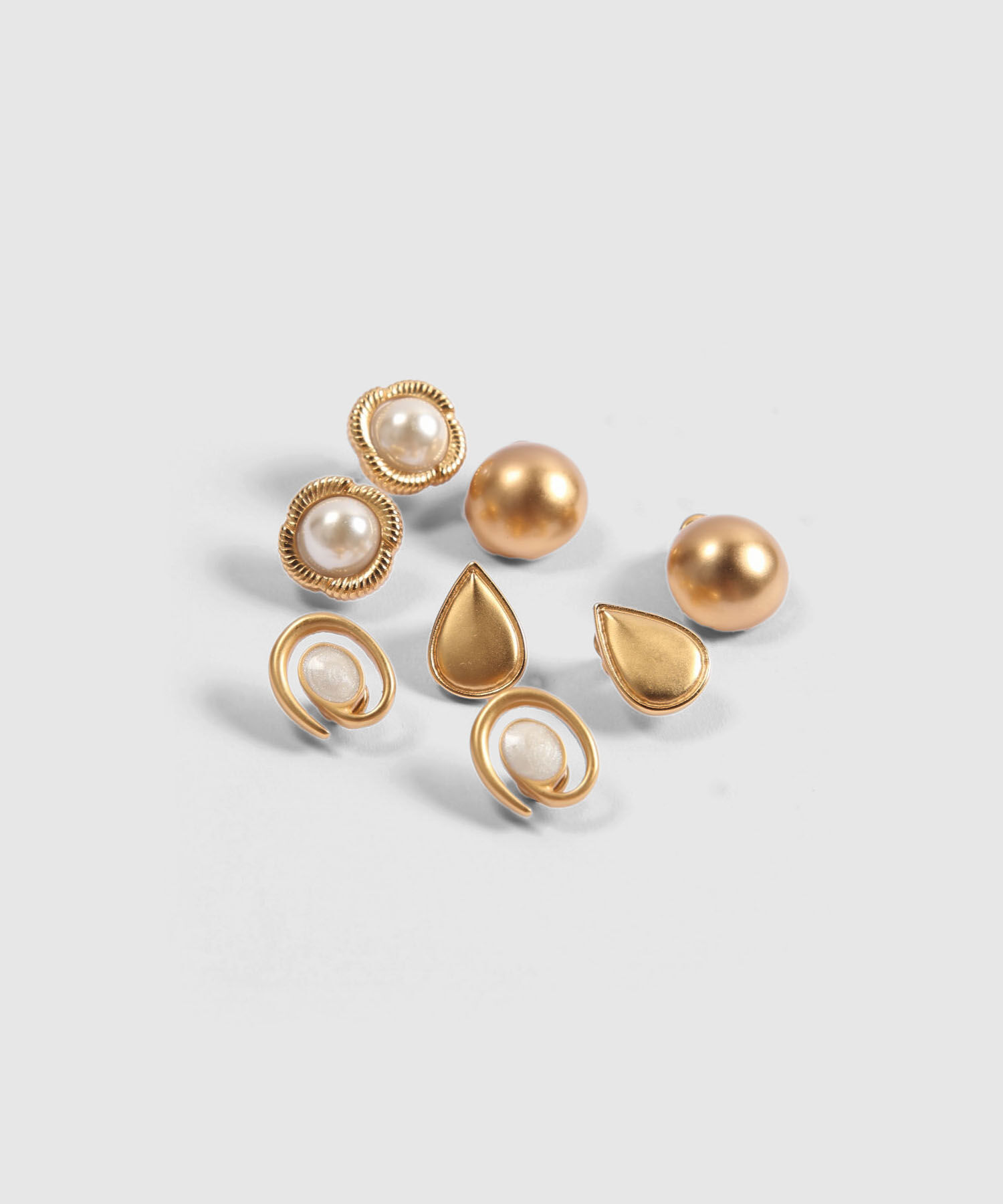 Set x 6 Aretes Dorados con Perlas