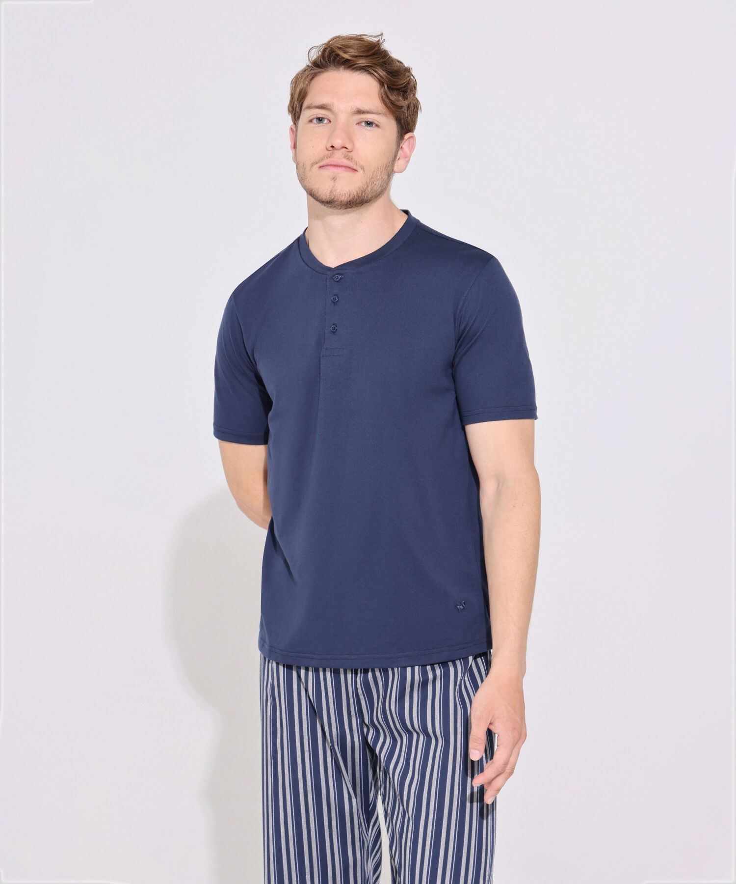 Pijama Camiseta Unicolor Cuello Henley Manga Larga, Pantalón Preteñido Rayas