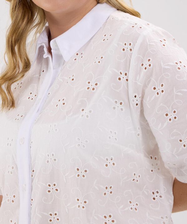 Camisa en Ojalillo image number null