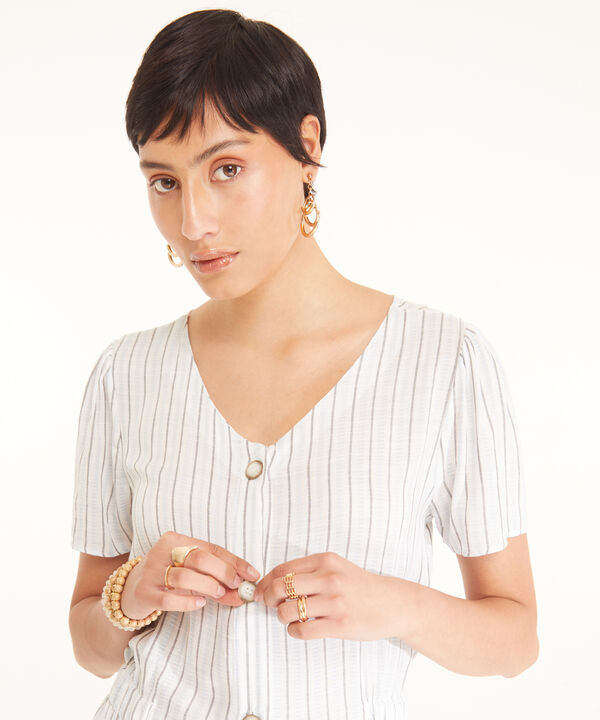 Vestido Preteñido, Cuello V, Manga Corta Con Bolsillos De Parche, Botonadura Y Elástico En Cintura, Mimosa Línea Moda