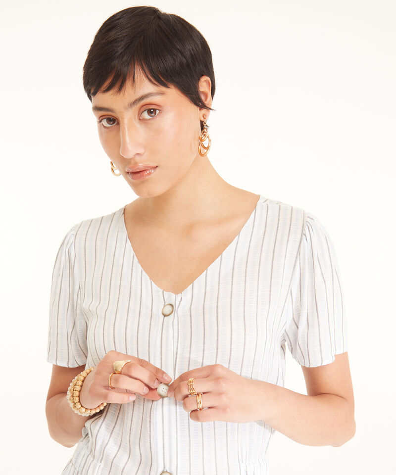 Vestido Preteñido, Cuello V, Manga Corta Con Bolsillos De Parche, Botonadura Y Elástico En Cintura, Mimosa Línea Moda
