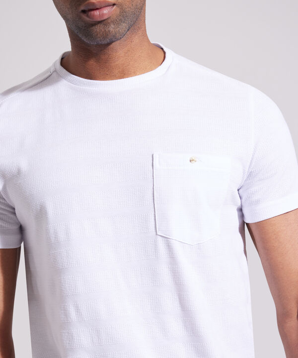 Camiseta Unicolor, Cuello Redondo Con Bolsillo De Parche