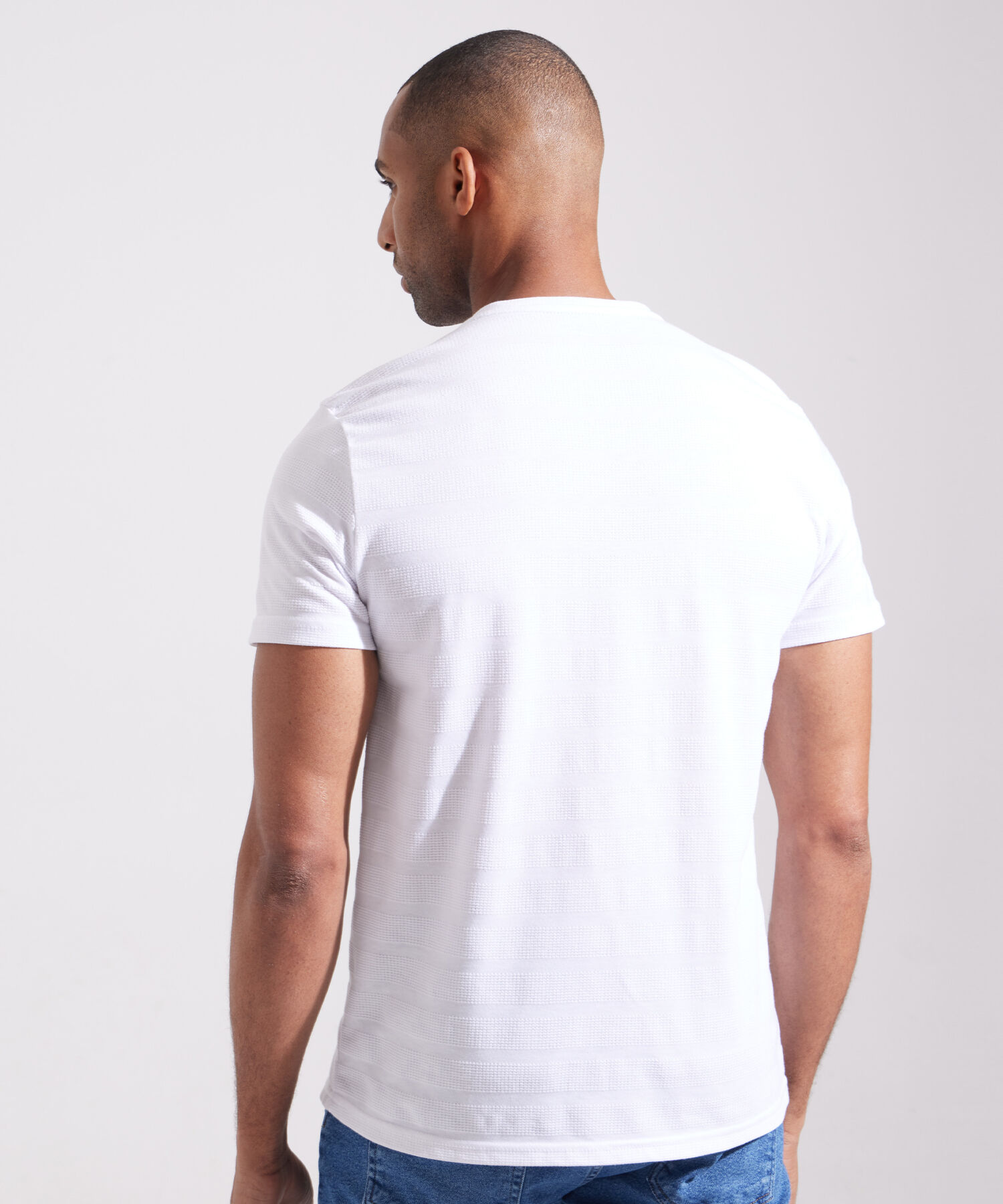 Camiseta Unicolor, Cuello Redondo Con Bolsillo De Parche