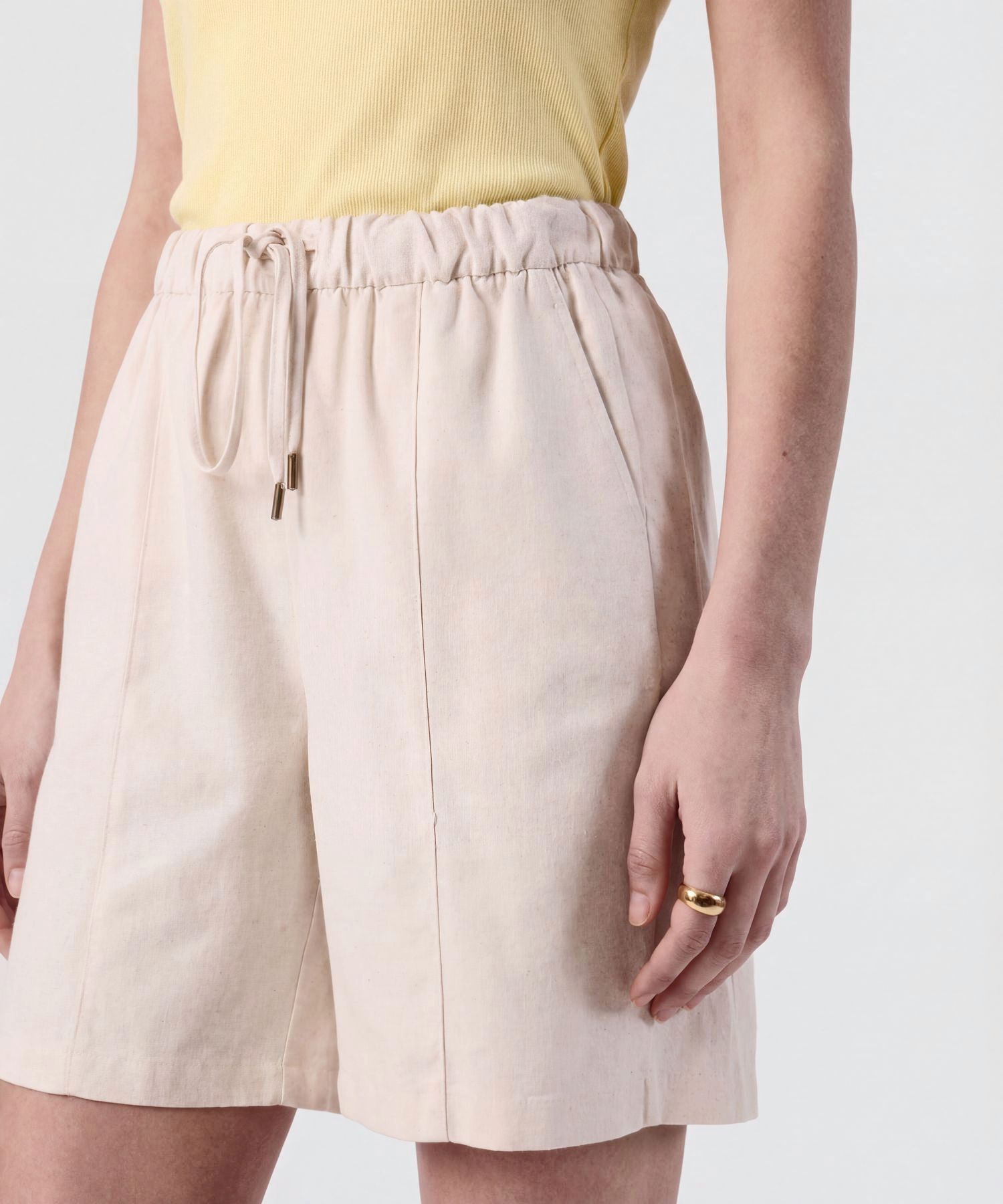Bermuda Unicolor Con Cord&oacute;n Para Mujer