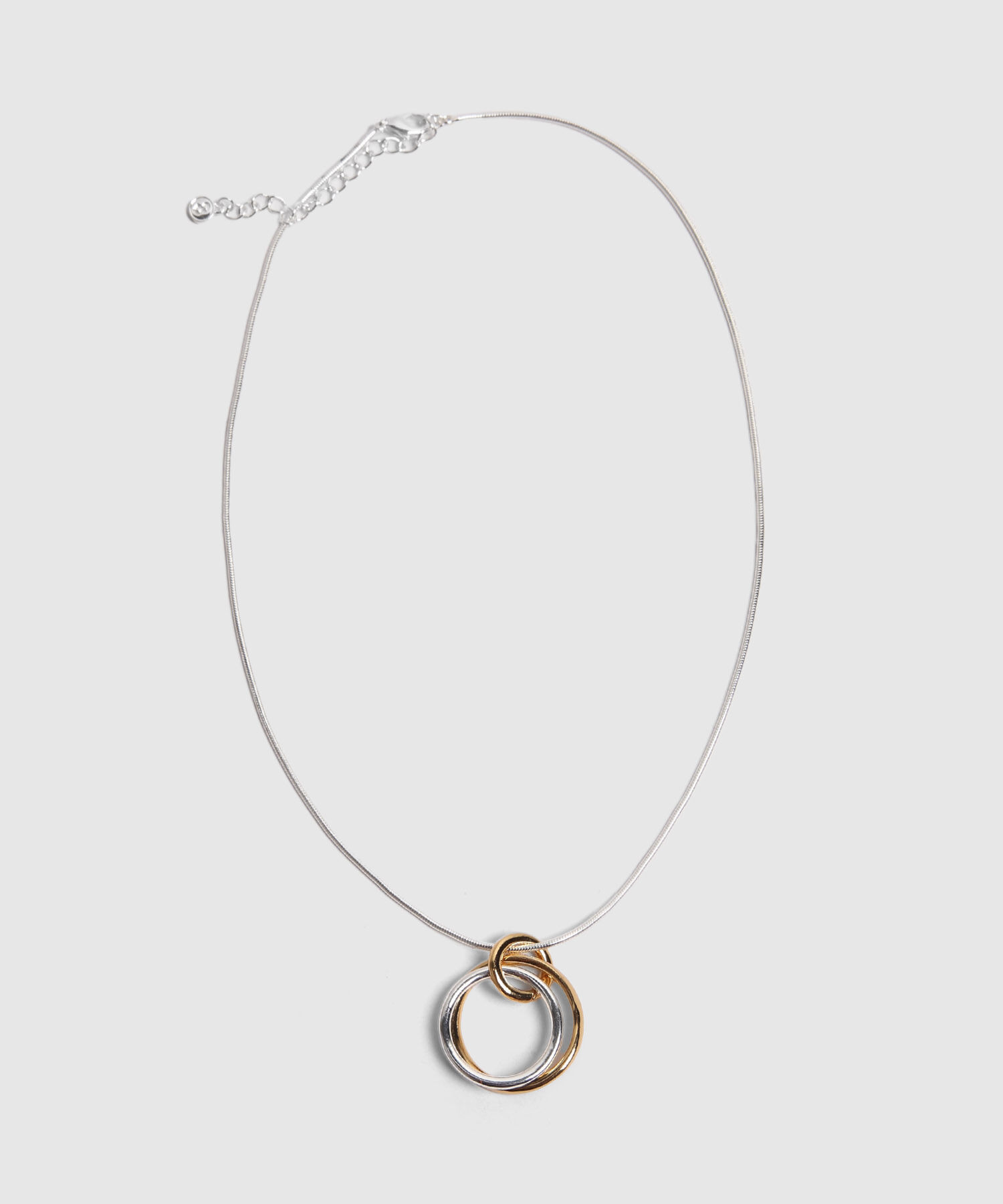 Collar Plateado Con Dije De Aros Bicolor 