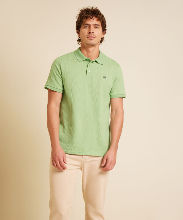 Polo Unicolor Con Textura Cuello Y Pu&ntilde;os Tejidos Sin Bolsillo Con Silueta Regular Fit image number null