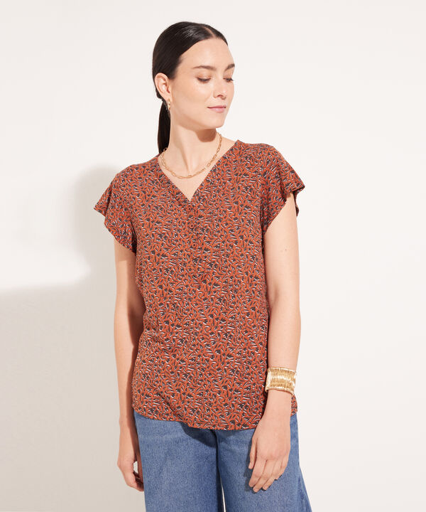 Camiseta Estampada Escote V Con Pechera Y Botones Manga Con Bolero