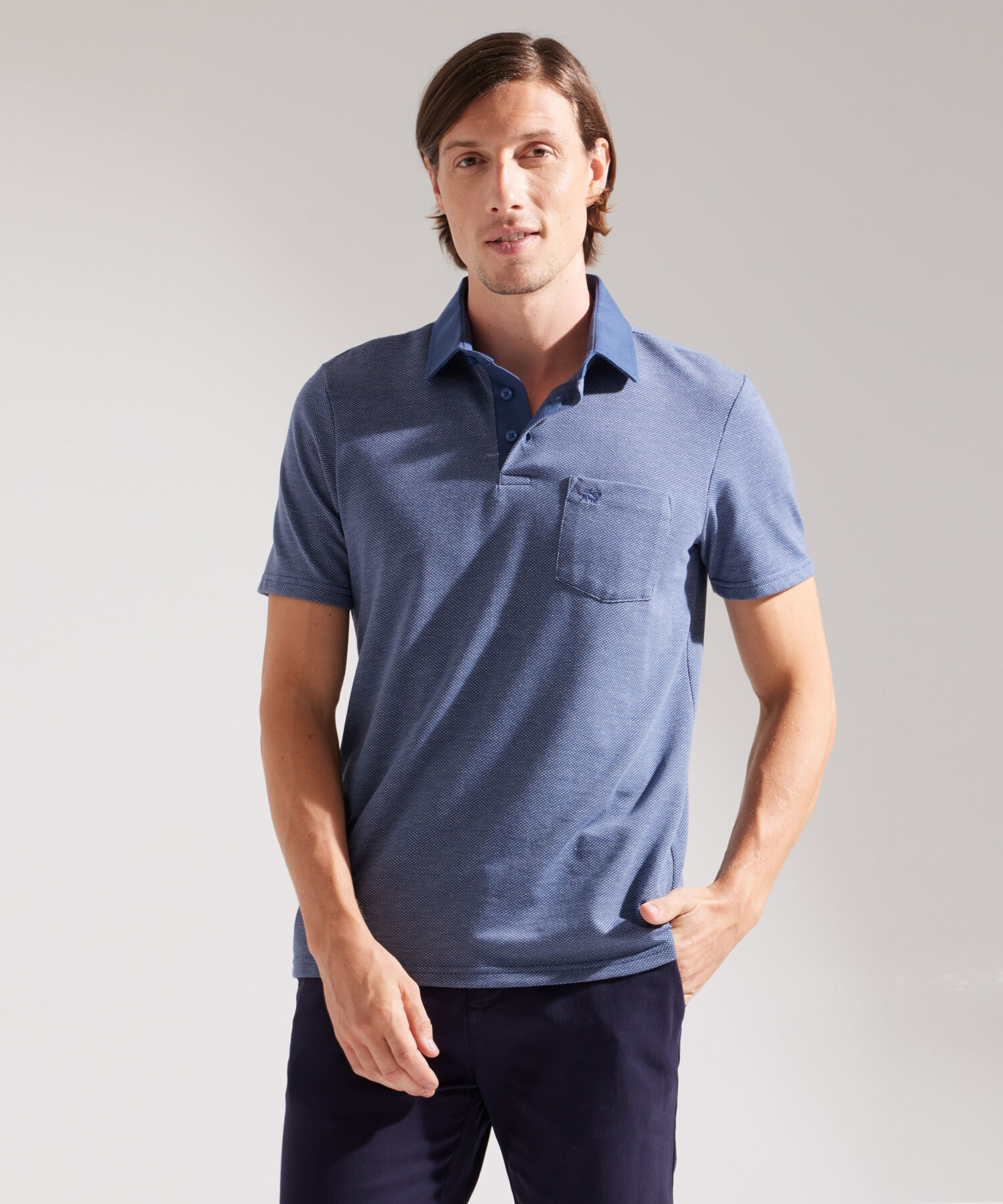 Polo Unicolor Textura, Cuello Duro, Manga Corta Con Bolsillo