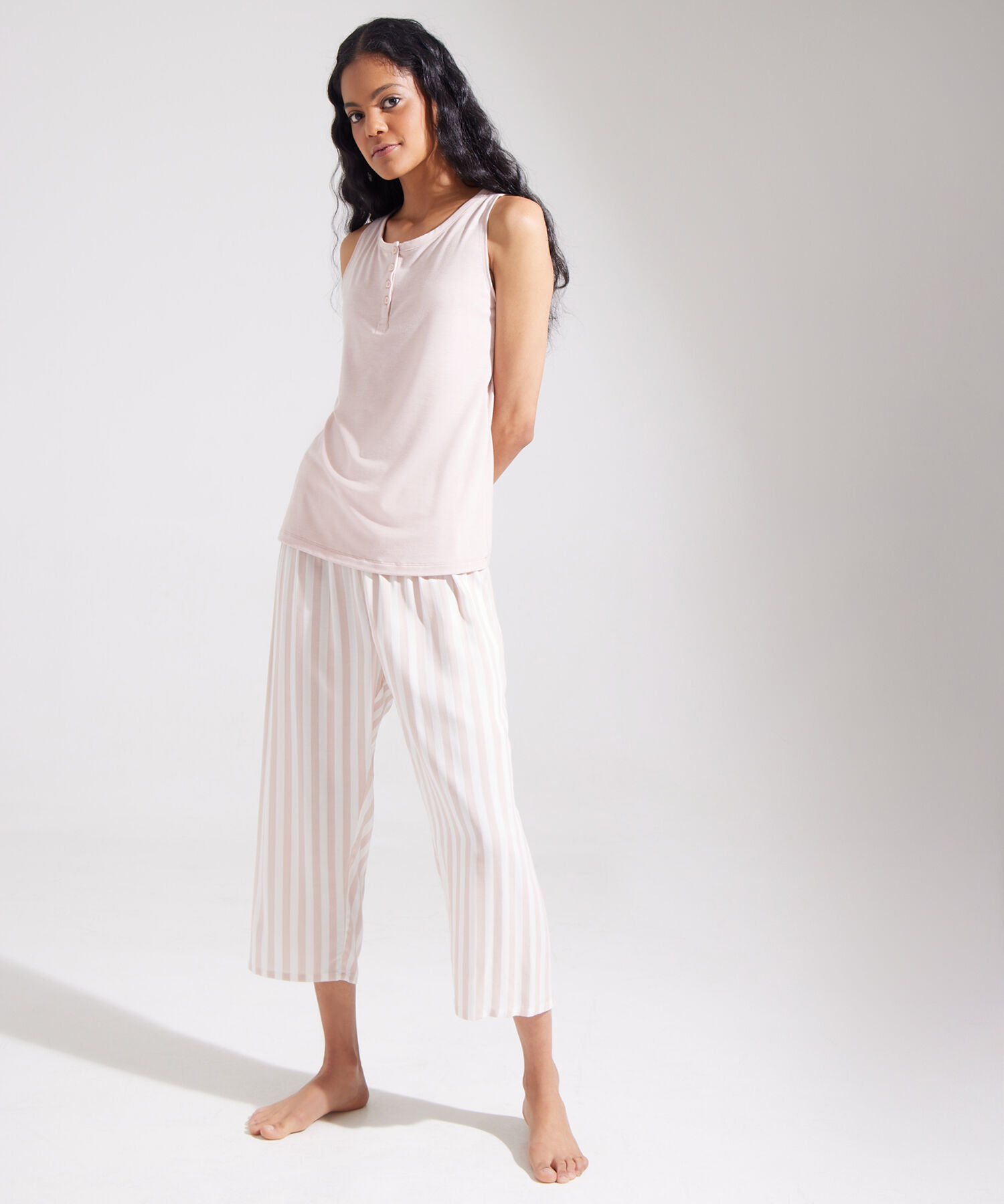 Pijama Camiseta Manga Sisa Y Pantalón Capri Estampado